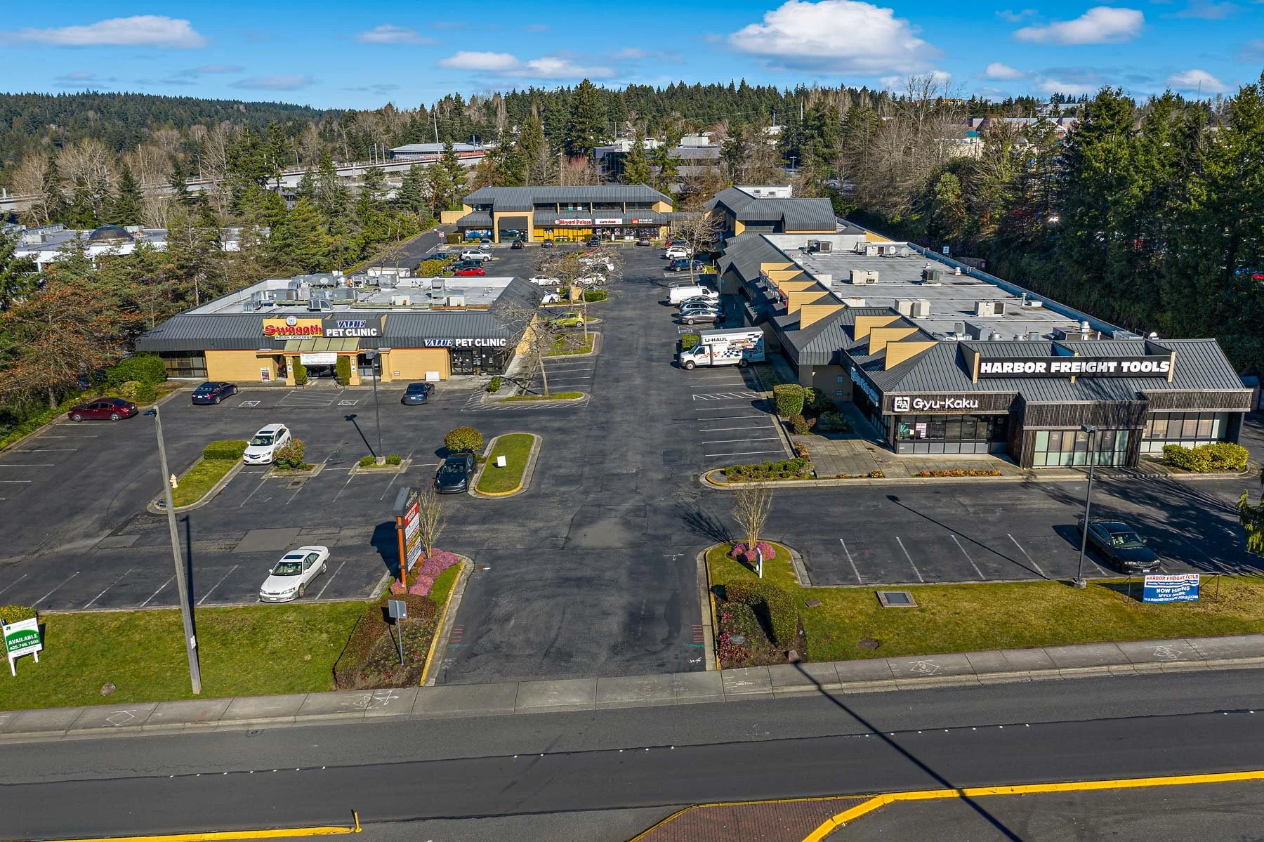 Mountvue Place storefronts and parking in Bellevue